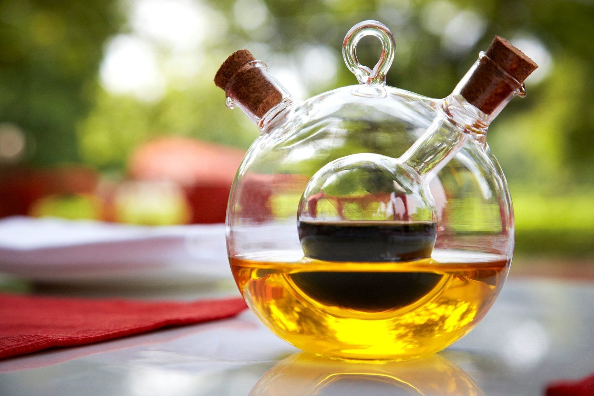 Tajview, Agra-Ihcl Seleqtions Hotel Voorzieningen foto A double-spout bottle for oil and vinegar
